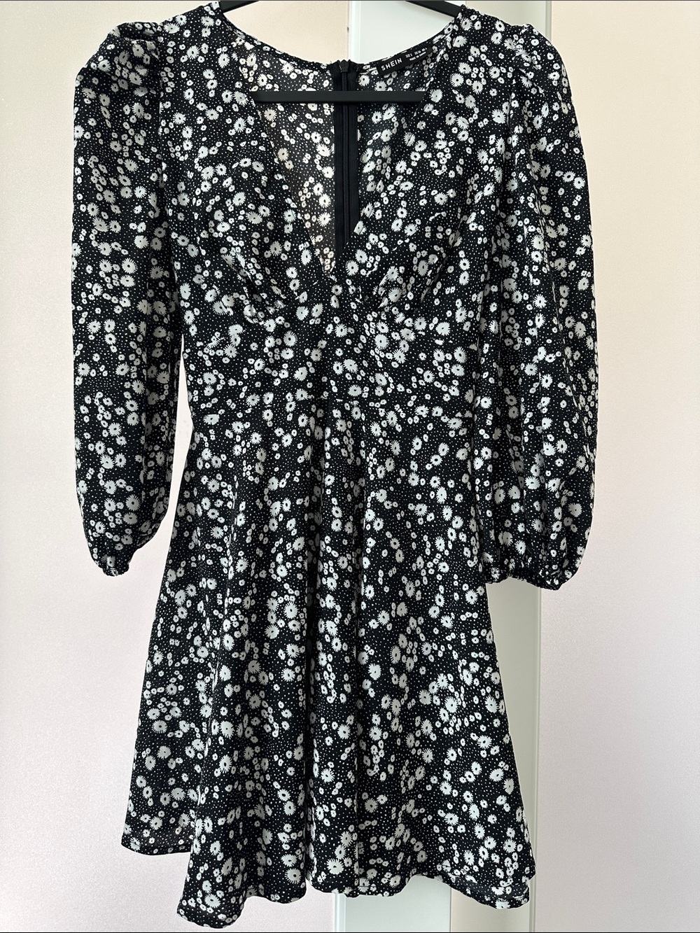 SHEIN Black and White Floral V-Neck Long Sleeve Mini Dress